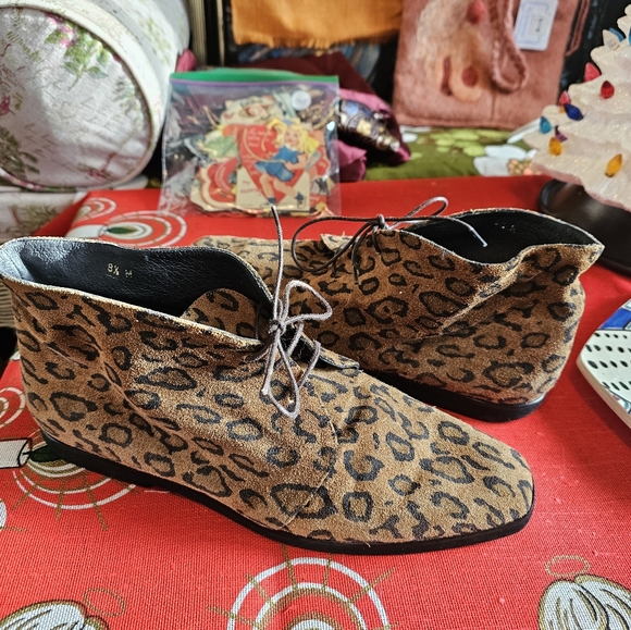 Vintage Anne Klein Leopard Print Boots - Picture 4 of 5